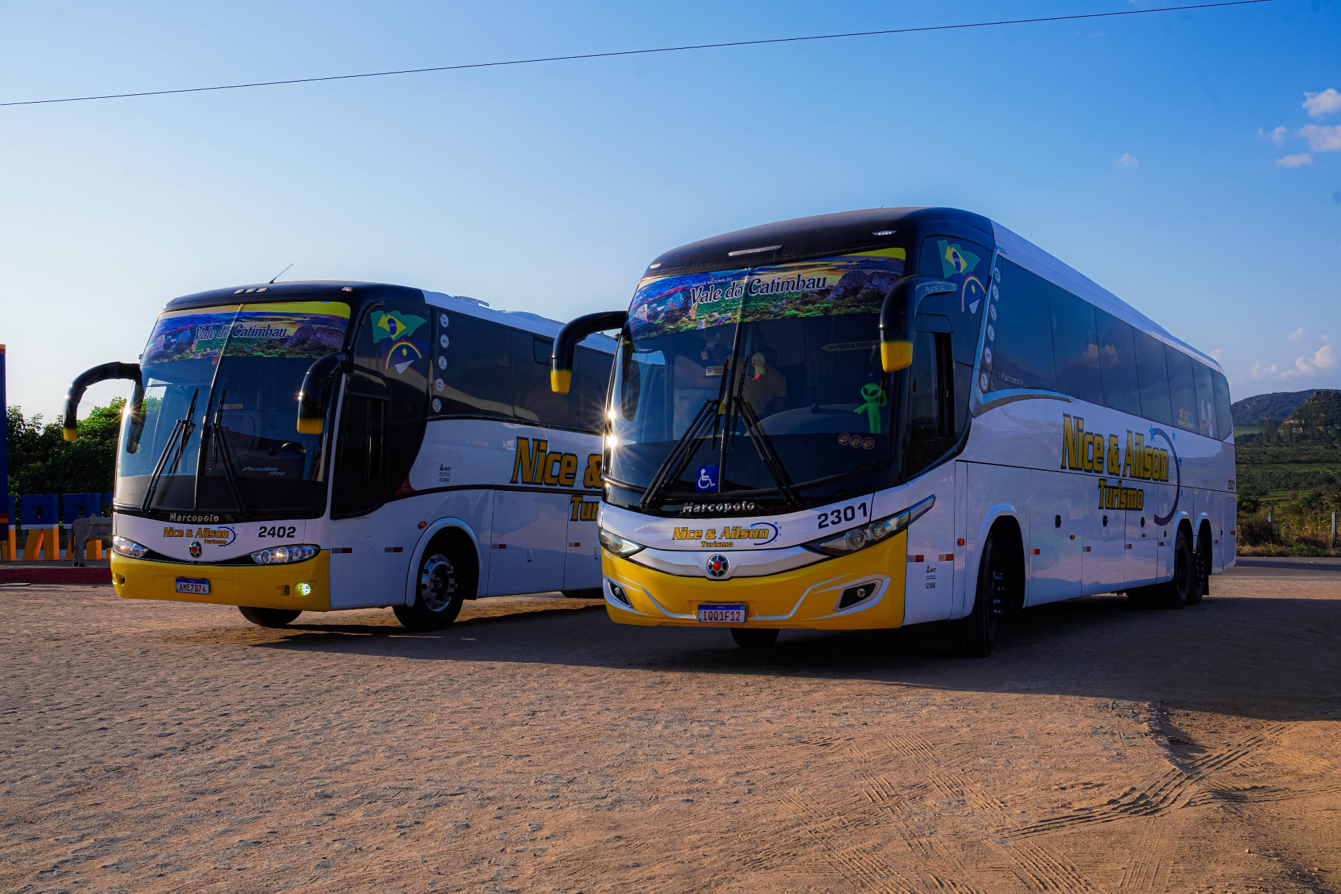 Ônibus Nice & Ailson Turismo prontos para a viagem